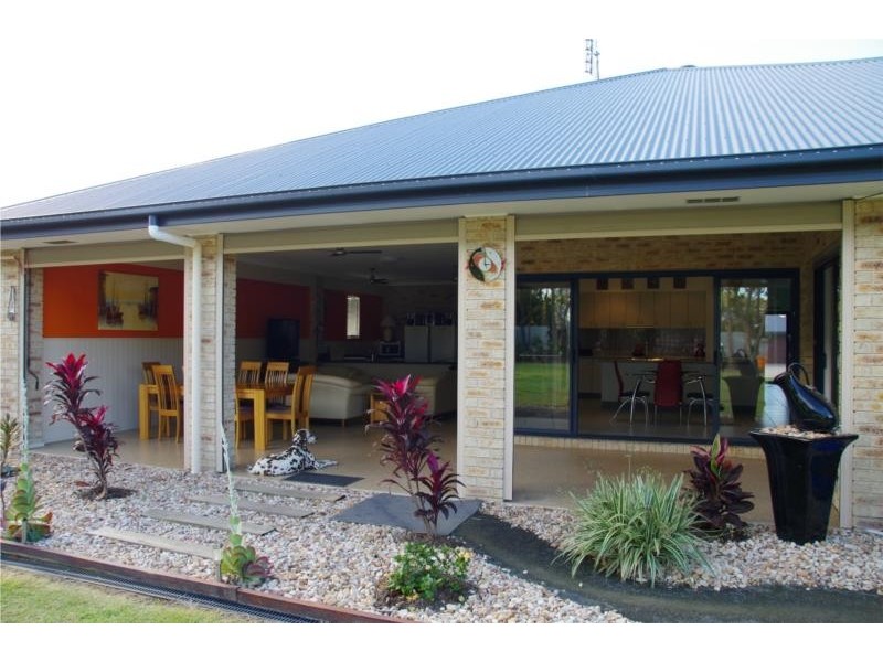 15 Amstal Avenue, Wondunna QLD 4655