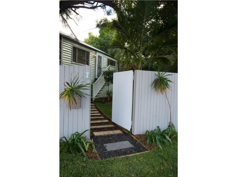 1 Riddings Street, Coorparoo QLD 4151