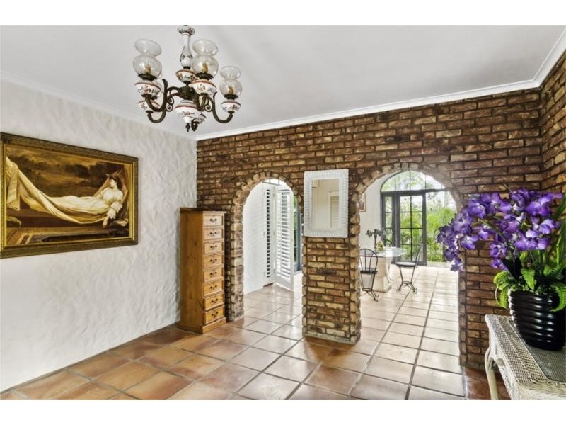 2 Bellview Crescent, Ashmore QLD 4214