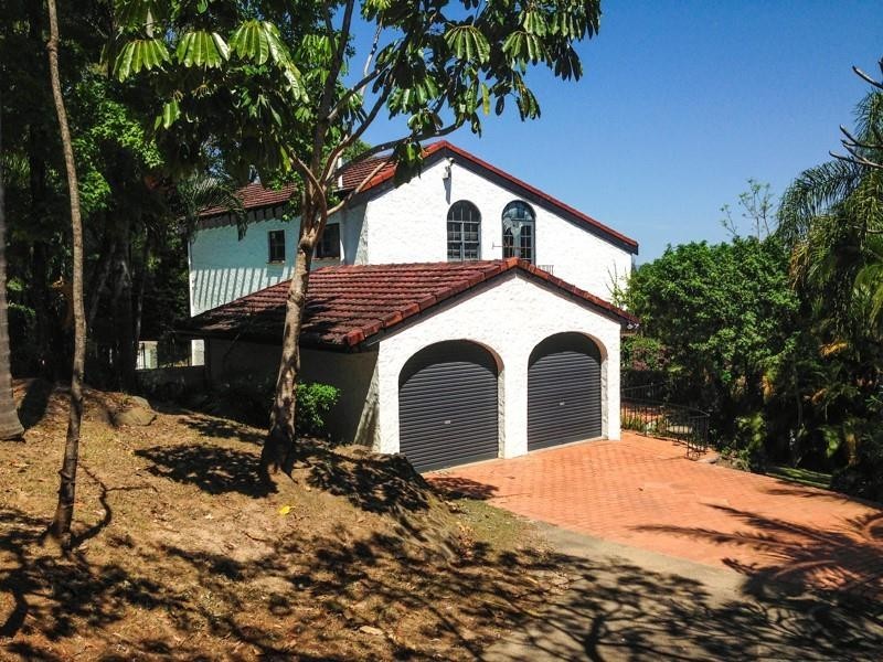 2 Bellview Crescent, Ashmore QLD 4214