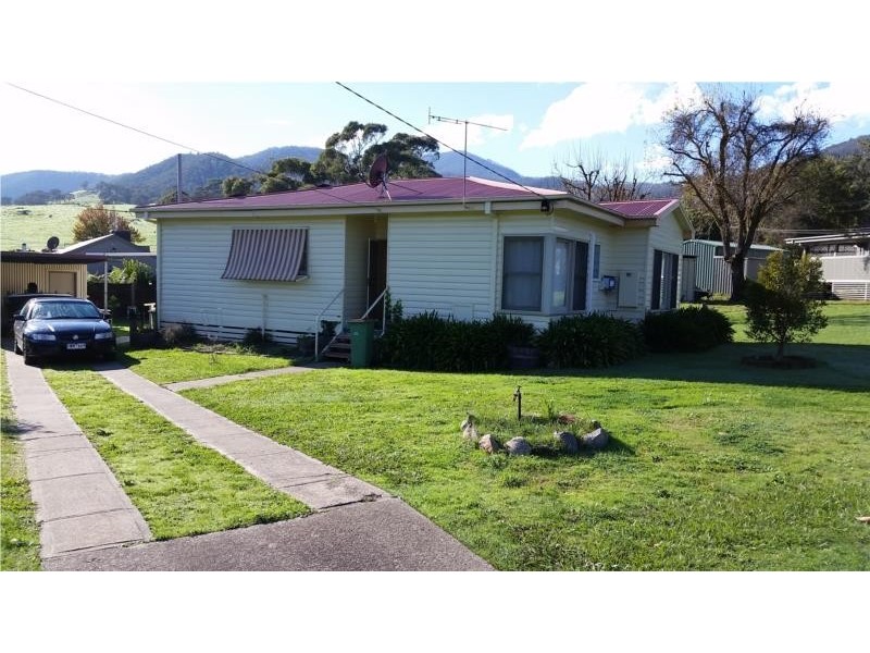 6 Eustace Street, Dartmouth VIC 3701
