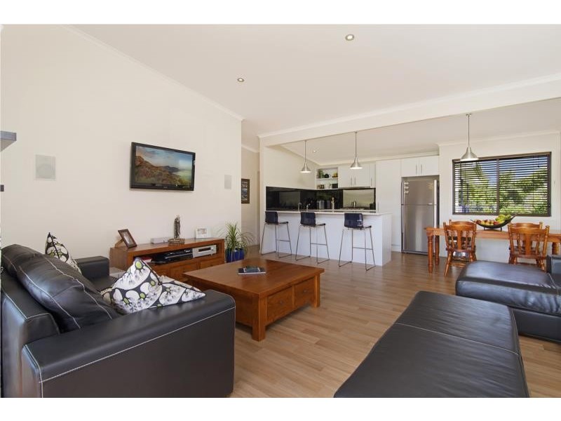 11 Gannet Drive, Scotts Head NSW 2447