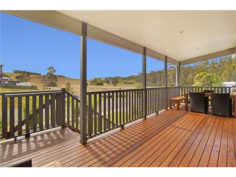11 Gannet Drive, Scotts Head NSW 2447