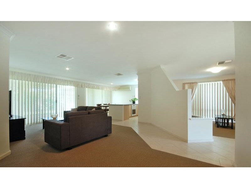 7 Carnoustie Gardens, Meadow Springs WA 6210