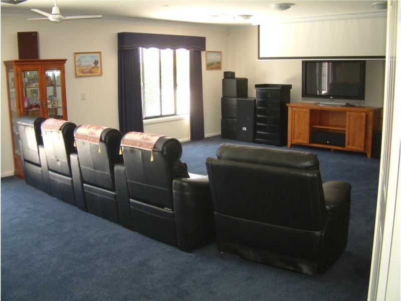 63 Dandelion Street, Eight Mile Plains QLD 4113