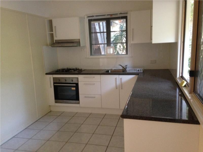 2/5 Burnham Road, Bardon QLD 4065