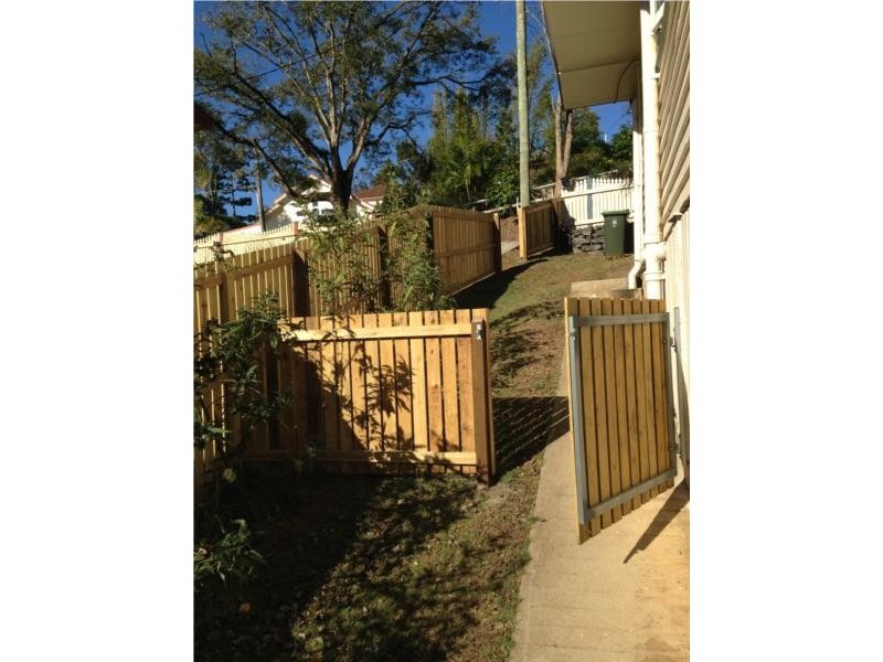 2/5 Burnham Road, Bardon QLD 4065