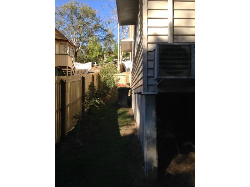 2/5 Burnham Road, Bardon QLD 4065
