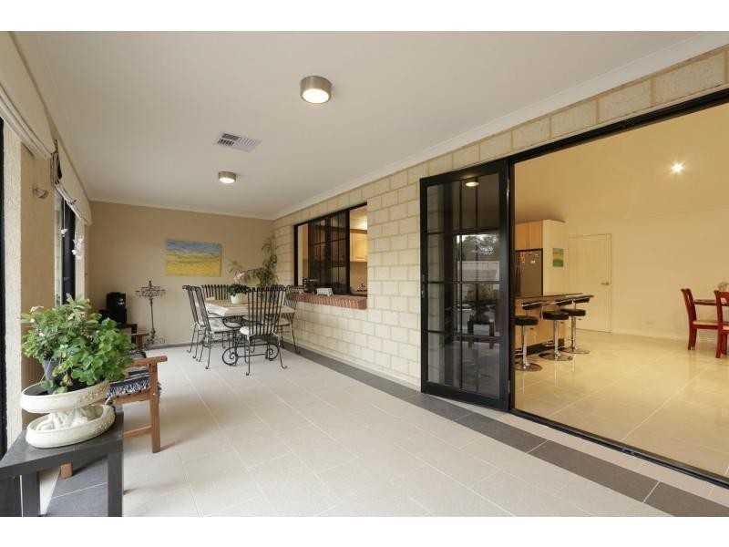 10 Ashendon Boulevard, Hammond Park WA 6164