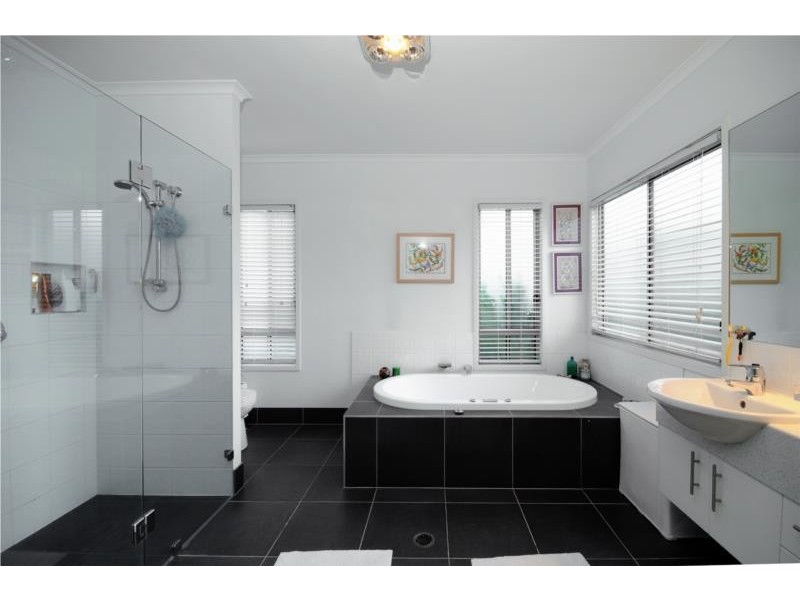 1 Thomsen Court, The Gap QLD 4061