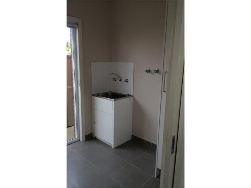 2/16 Chelsey Street, Ardeer VIC 3022