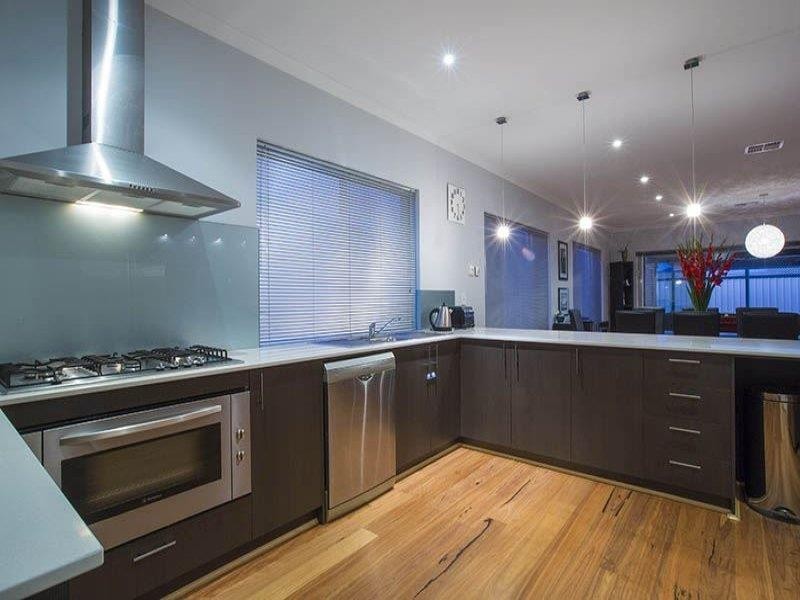 6 Botany Parade, Hammond Park WA 6164