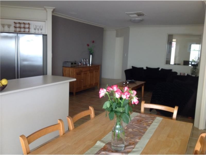 18 Berrigan Row, Halls Head WA 6210