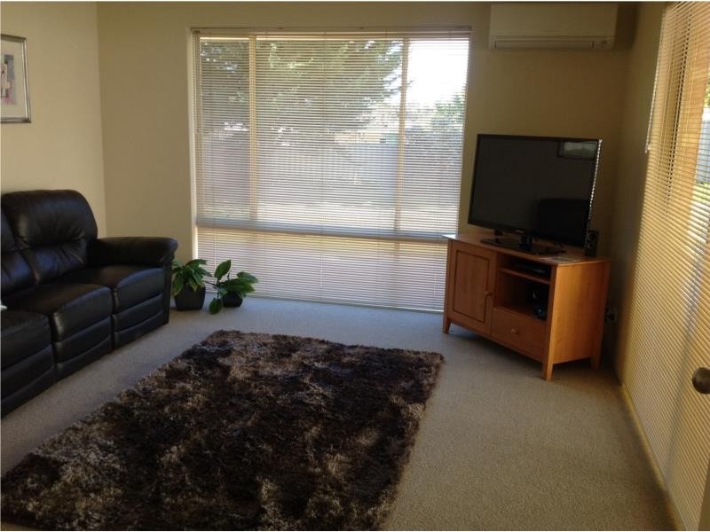 18 Berrigan Row, Halls Head WA 6210