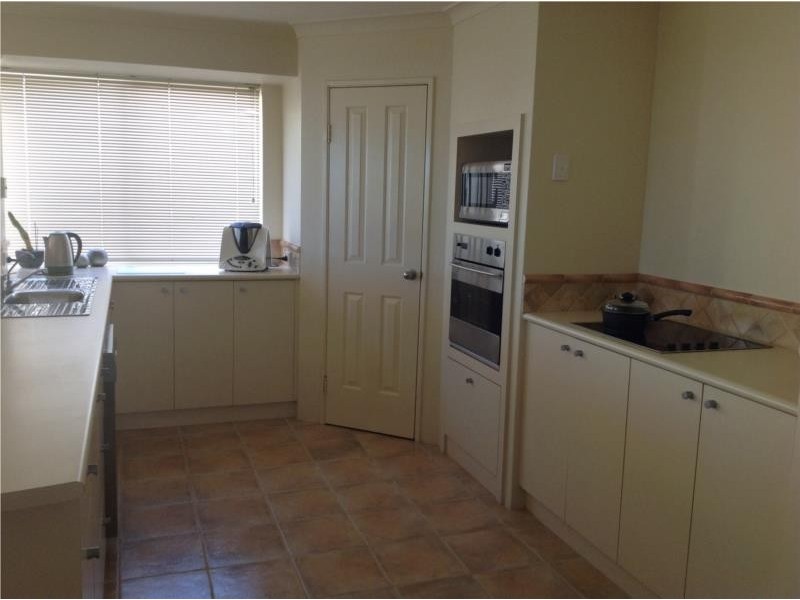 18 Berrigan Row, Halls Head WA 6210