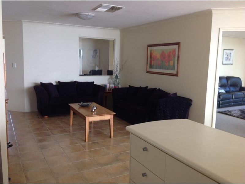 18 Berrigan Row, Halls Head WA 6210