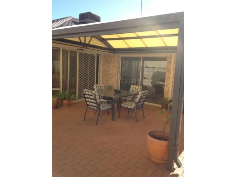 18 Berrigan Row, Halls Head WA 6210