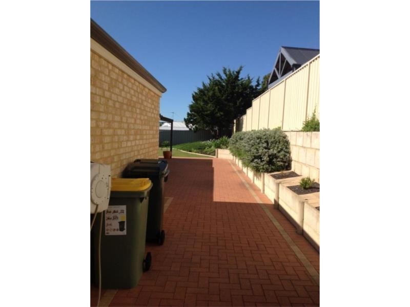 18 Berrigan Row, Halls Head WA 6210