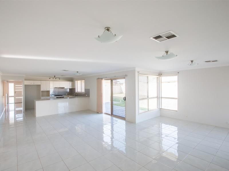 12 Pioneer Road, Hunterview NSW 2330