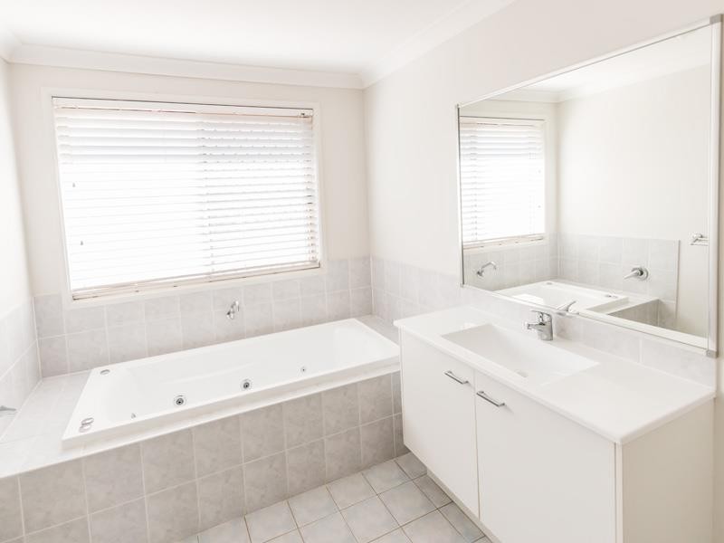 12 Pioneer Road, Hunterview NSW 2330