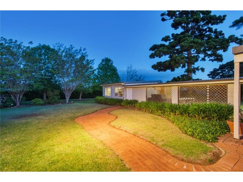 102 Beacon Road, Tamborine Mountain QLD 4272