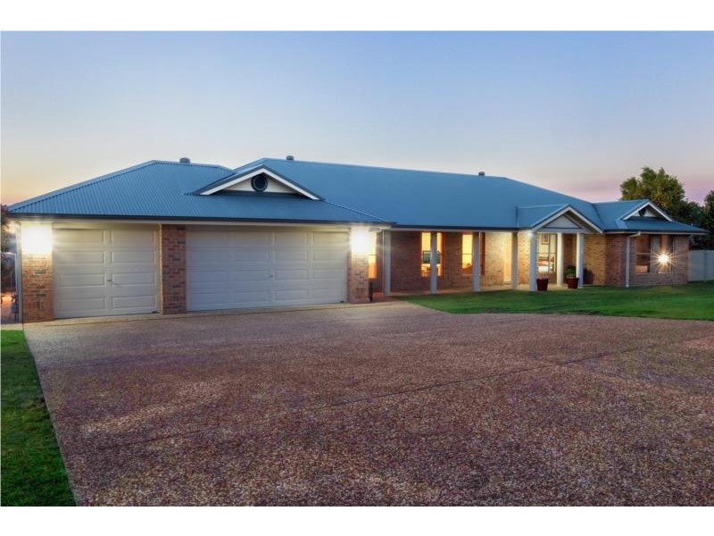 4 Caitlin Close, Bolwarra Heights NSW 2320