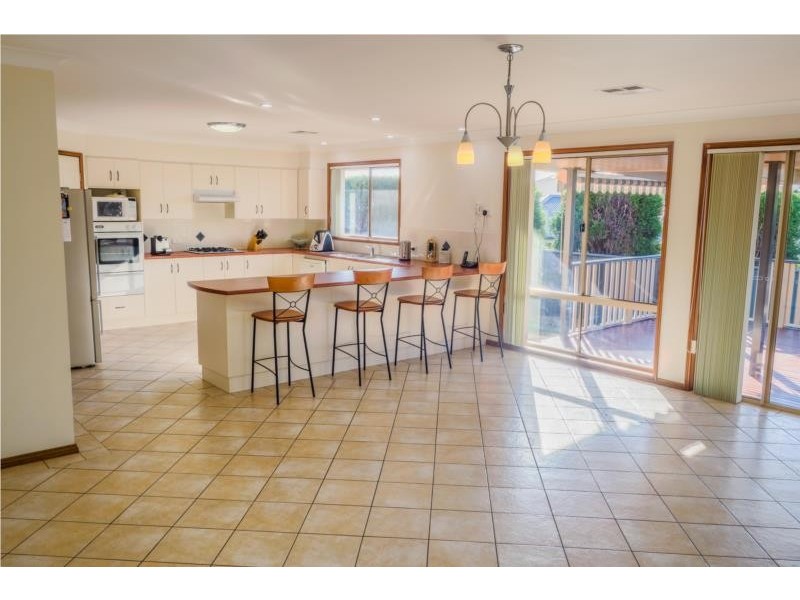 4 Caitlin Close, Bolwarra Heights NSW 2320