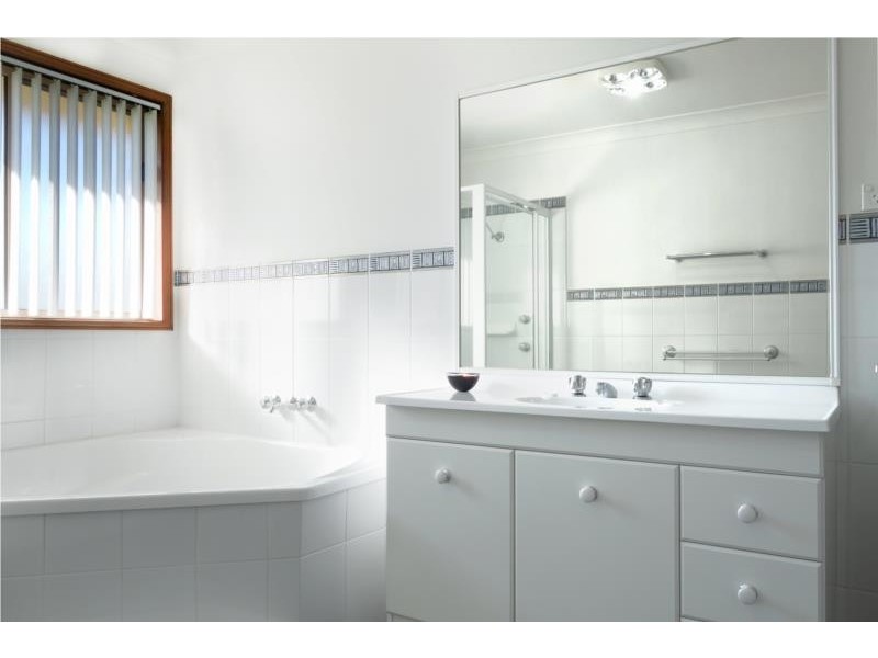 4 Caitlin Close, Bolwarra Heights NSW 2320