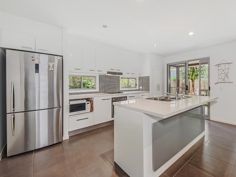 2/10 Sunrise Avenue, Coolum Beach QLD 4573