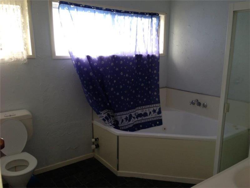 14 Dwyer Street, Beachmere QLD 4510