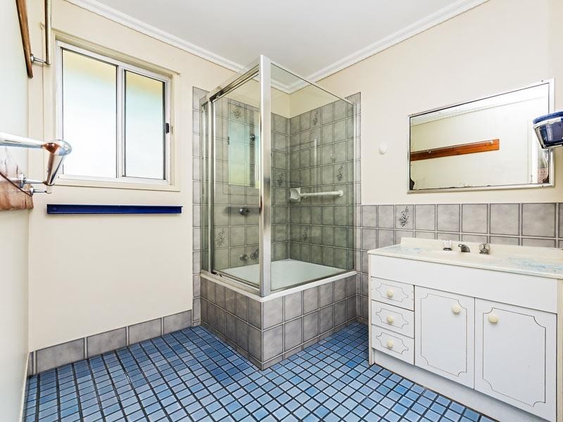 43 Moatah Drive, Beachmere QLD 4510