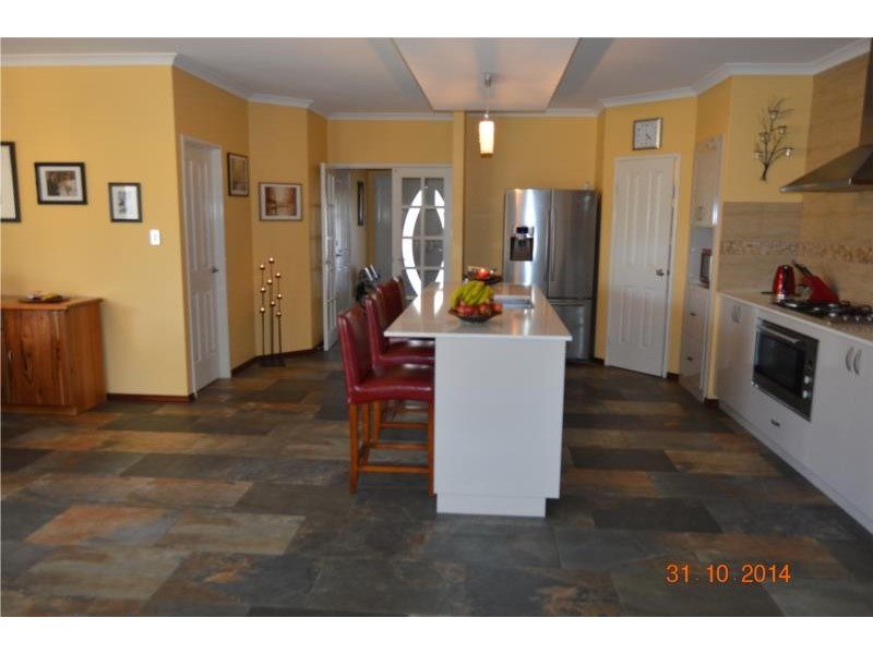 9 Arpenteur Turn, Madora Bay WA 6210