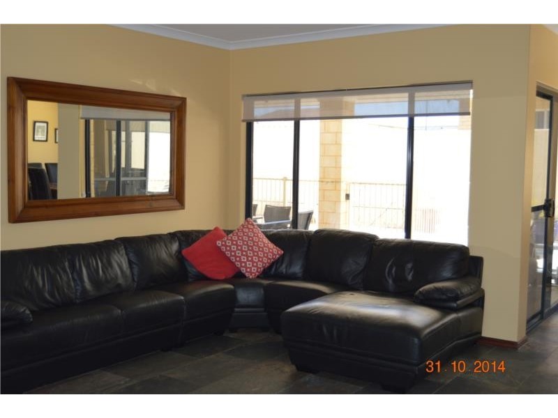 9 Arpenteur Turn, Madora Bay WA 6210