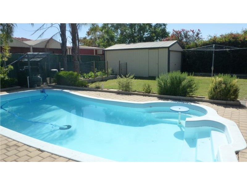 4 Robinson Road, Eden Hill WA 6054