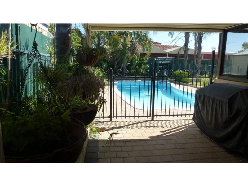 4 Robinson Road, Eden Hill WA 6054