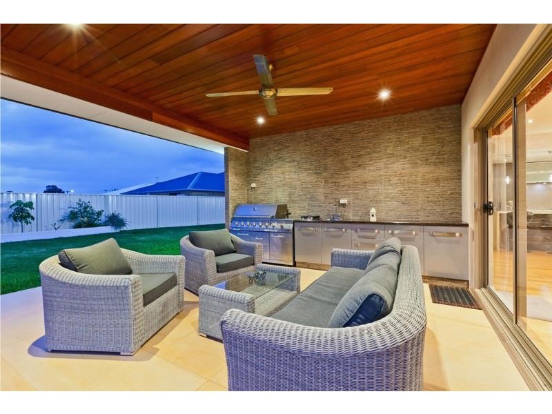 53 Buckingham Road, Swan View WA 6056