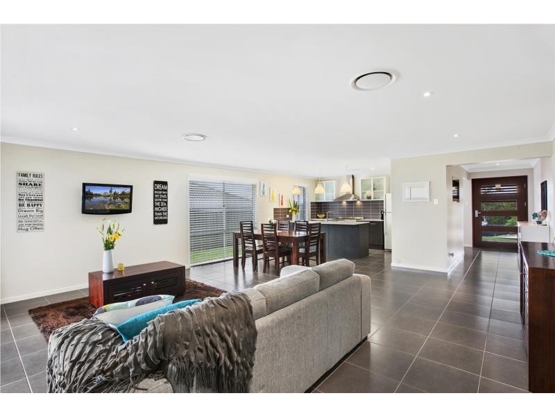 18 Discovery Drive, Fletcher NSW 2287