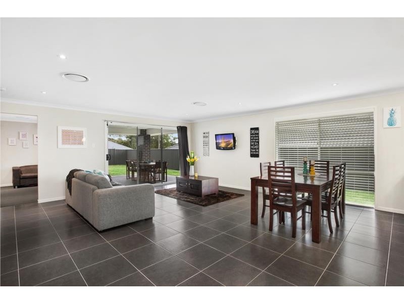 18 Discovery Drive, Fletcher NSW 2287