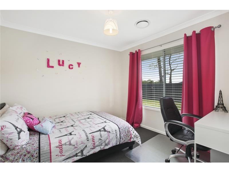 18 Discovery Drive, Fletcher NSW 2287