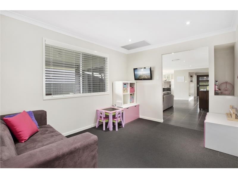 18 Discovery Drive, Fletcher NSW 2287