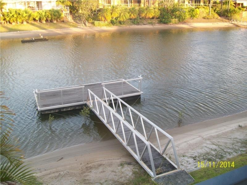 7 Caithness Court, Bundall QLD 4217