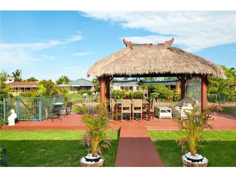 7 Caithness Court, Bundall QLD 4217