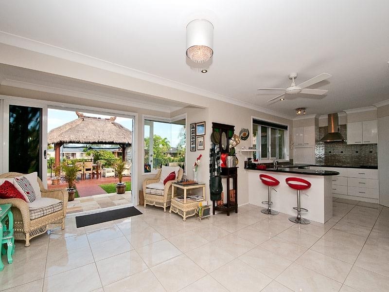 7 Caithness Court, Bundall QLD 4217