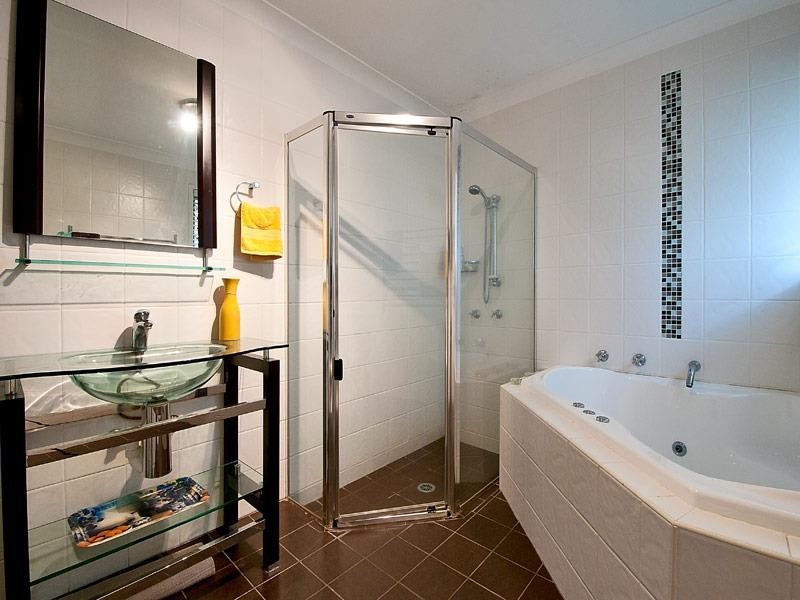 7 Caithness Court, Bundall QLD 4217