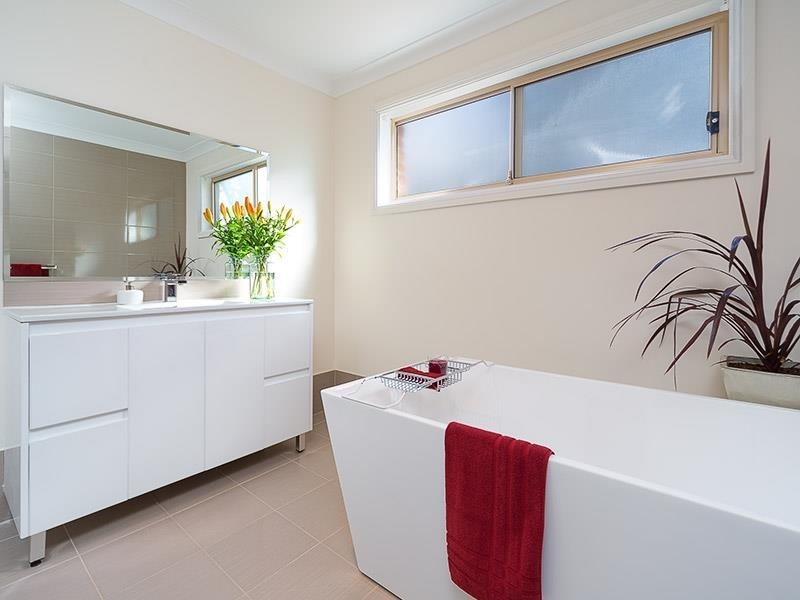 96 Davies Avenue, Springwood NSW 2777