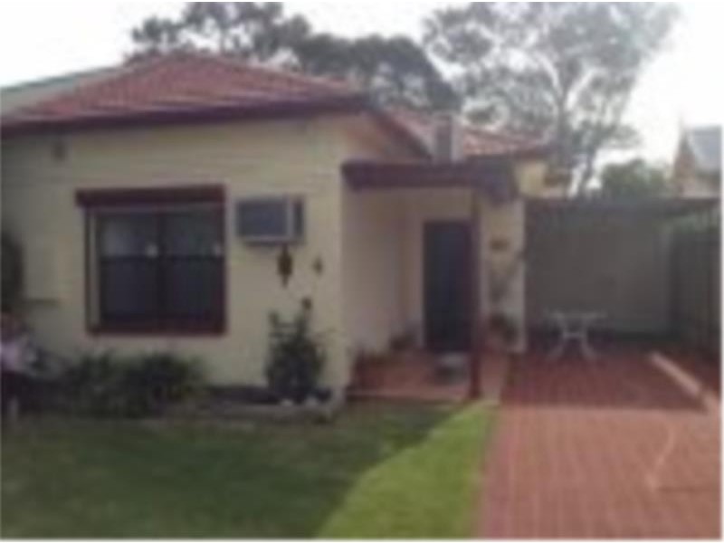 1/4 Almond Grove, Glandore SA 5037