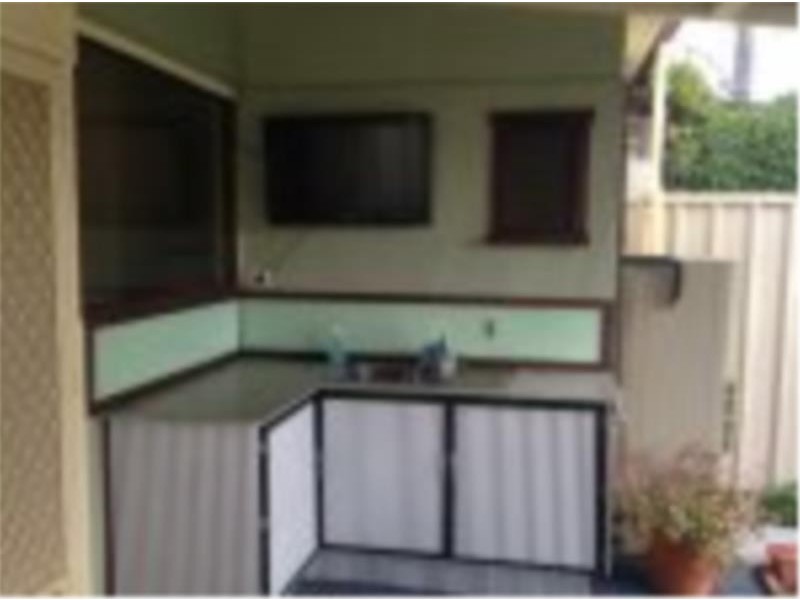 1/4 Almond Grove, Glandore SA 5037