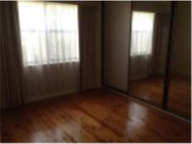 1/4 Almond Grove, Glandore SA 5037