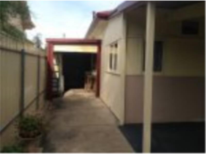 1/4 Almond Grove, Glandore SA 5037