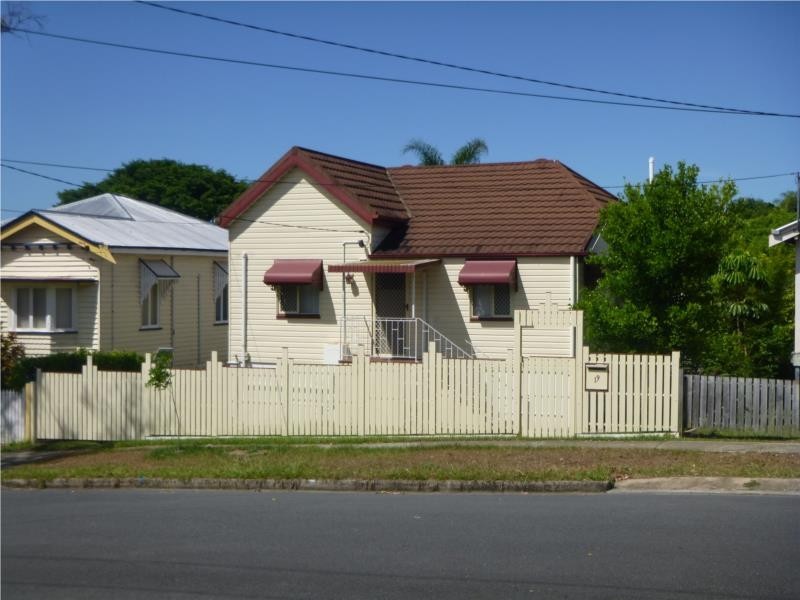 19 Dorinda Street, Greenslopes QLD 4120